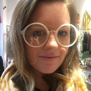 Meet your Posher, Clara